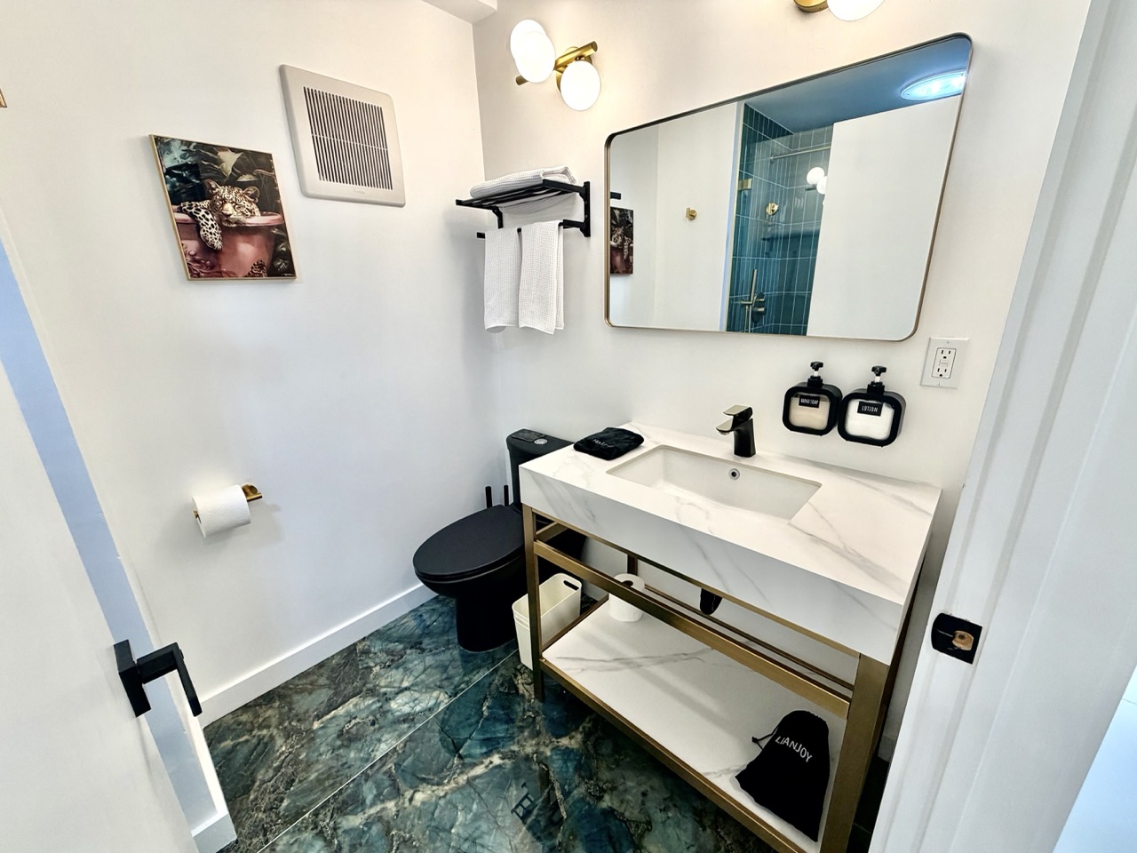 Main house bathroom two detail