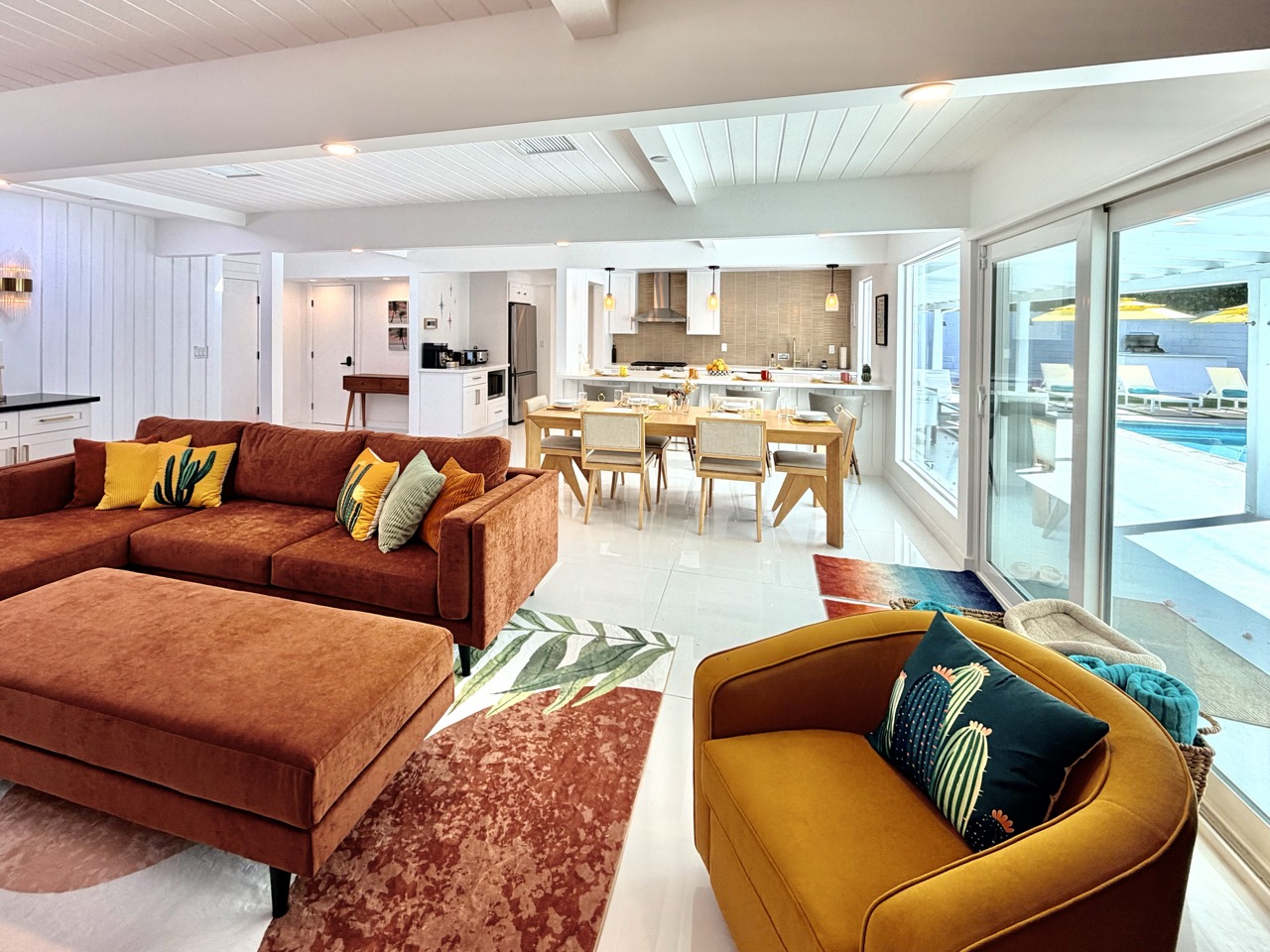 Living through to dining detail