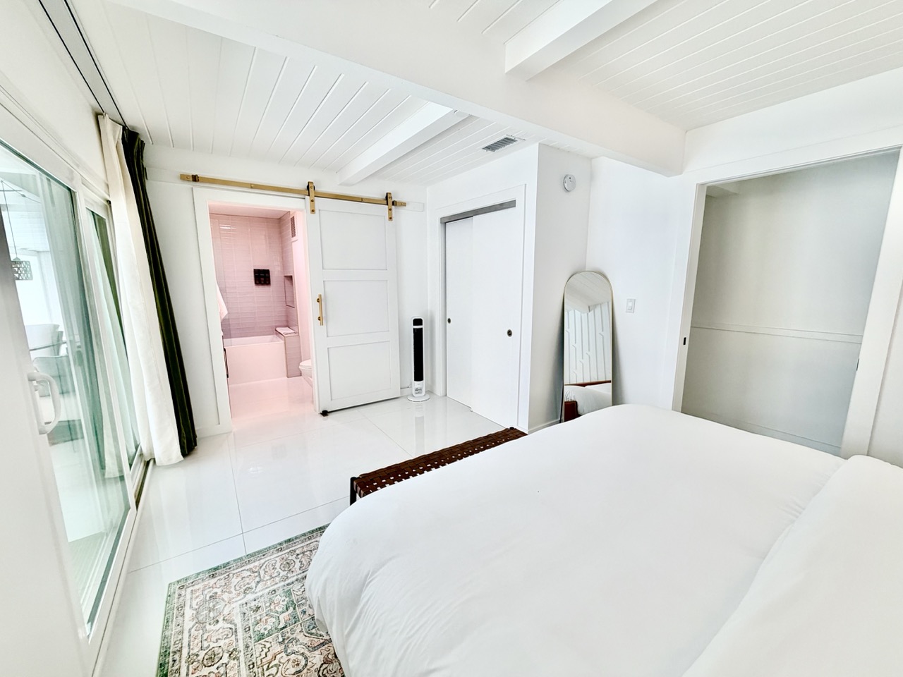Main house master bedroom detail
